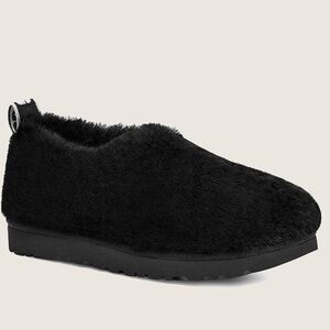 UGG Classic Cozy Bootie Black Sheepskin Slipper Boot Booties Women’s Size 6